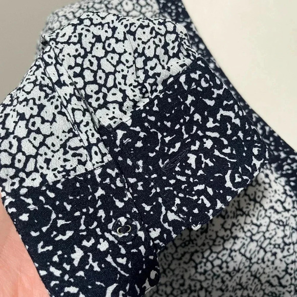 Foxcroft Daisy Ditsy Floral Blouse Button Down Shirt - Picture 6 of 11